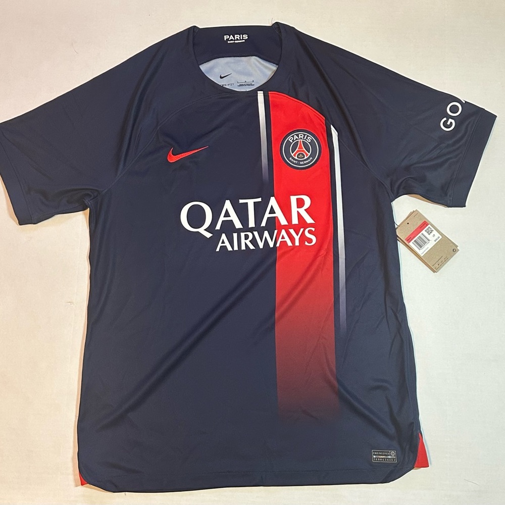 Men’s Paris st Germain Large soccer jersey New with tags Authentic
